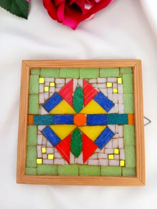 Mosaico, tessere in vetro sagoma quadrata legno