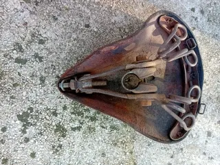 Sella bici in cuoio marrone