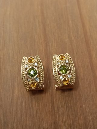 Pendientes vintage bañados en oro con piedras