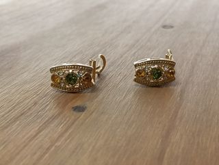 Pendientes vintage bañados en oro con piedras