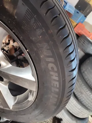 4Neumático Michelin y4 llantas