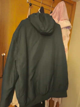 Chaqueta verde con capucha para hombre