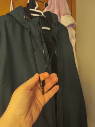 Chaqueta verde con capucha para hombre