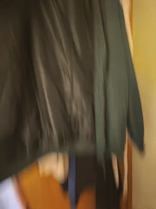 Chaqueta verde con capucha para hombre