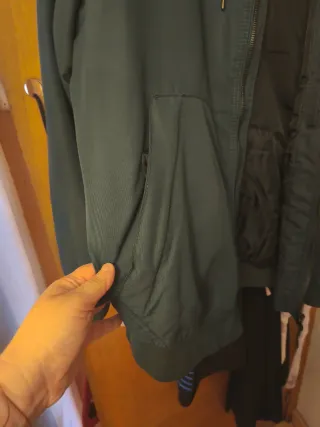 Chaqueta verde con capucha para hombre