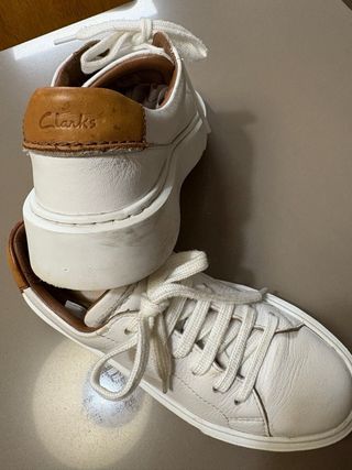 Zapatillas de piel Clarks blancas