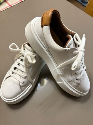 Zapatillas de piel Clarks blancas