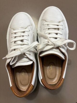 Zapatillas de piel Clarks blancas