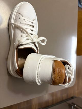 Zapatillas de piel Clarks blancas