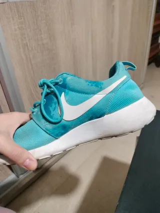 Zapatillas Nike Roshe Run Azul y Blanco