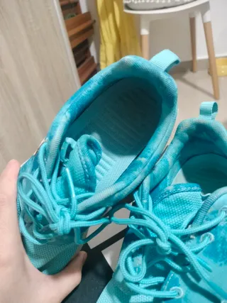 Zapatillas Nike Roshe Run Azul y Blanco