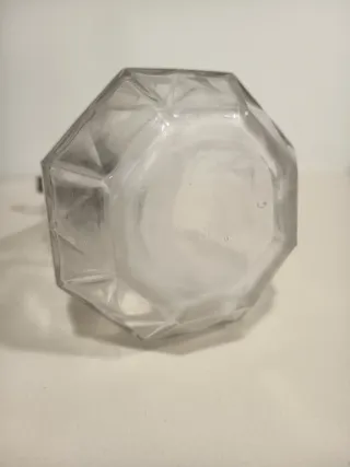 Jarra antigua de cristal con tapa