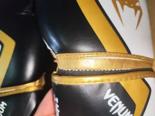 Guantes de Boxeo Venum Negros y Dorados