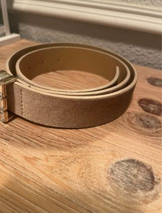 Cinturón dorado con pedrería