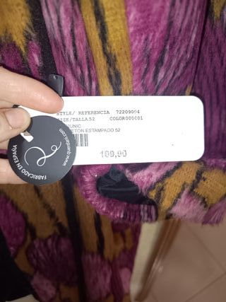 Elegante abrigo estampado floral talla XXXL