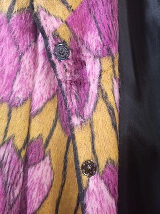 Elegante abrigo estampado floral talla XXXL
