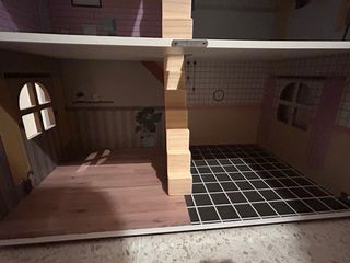 Casa de muñecas de madera