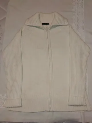 LOTE tres : rebeca roja, rebeca beige, rebeca azul