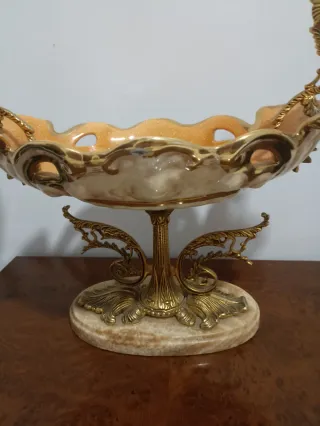 Centro de mesa cerámica y metal dorado