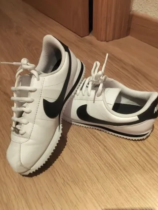 Zapatillas Nike Cortez Blancas y Negras