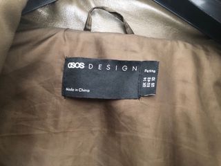 Abrigo efecto piel verde oliva