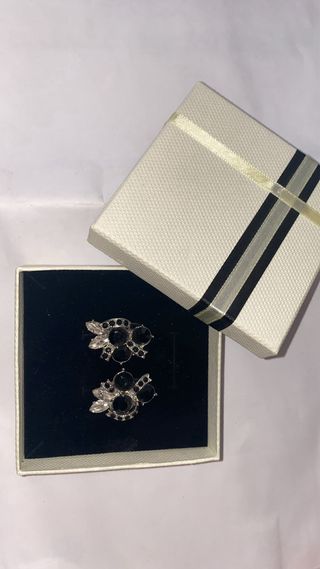 Elegantes pendientes con piedras azules