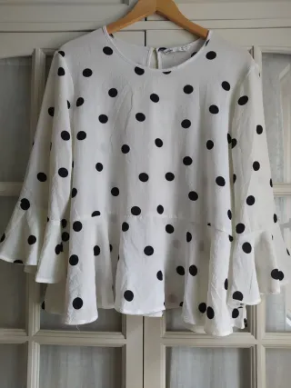 Blusa blanca lunares volantes t. XL