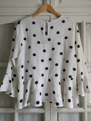 Blusa blanca lunares volantes t. XL