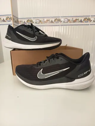 Nike Winflo 9 Hombre Negro/Gris