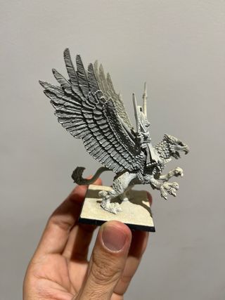 Eltharion montado en Grifo Ala de Tormenta