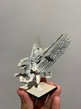 Eltharion montado en Grifo Ala de Tormenta