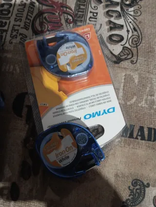 Etiquetadora Dymo con cintas