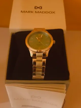 Reloj Mark Maddox verde turquesa.
