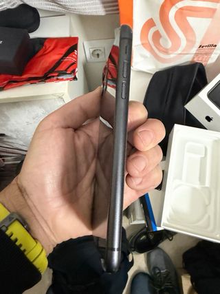 iPhone 11 64GB Space Gray en buen estado