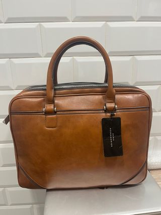 Maletín efecto piel Zara marrón