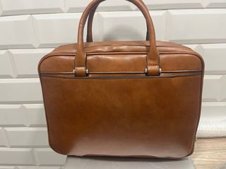 Maletín efecto piel Zara marrón