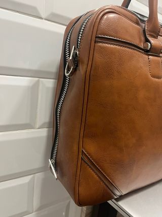 Maletín efecto piel Zara marrón