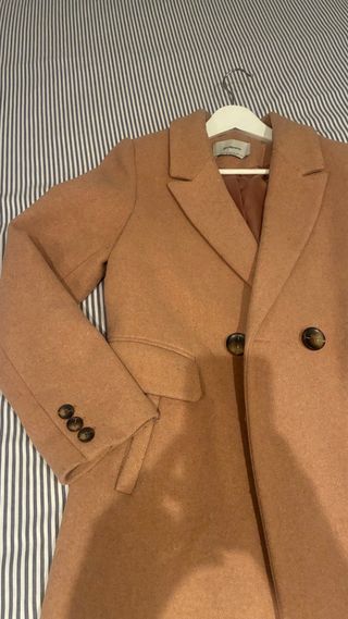 Abrigo camel Stradivarius Talla S