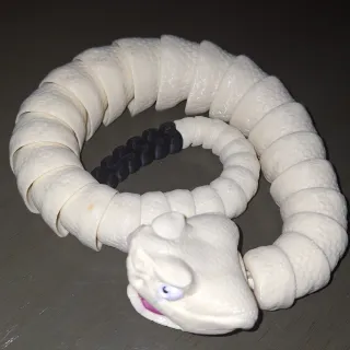 Serpiente articulada de juguete.