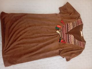 Vestido marrón con bordado y flecos