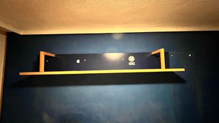 Habitación juvenil madera y azul