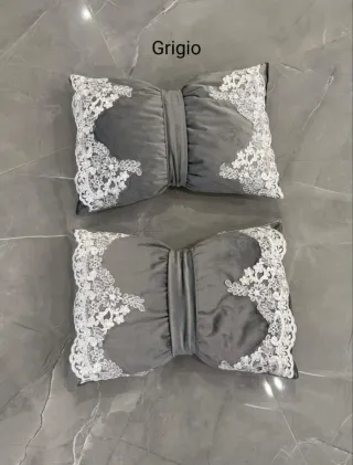Coppia cuscini decorativi con pizzo