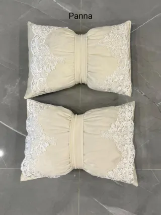 Coppia cuscini decorativi con pizzo