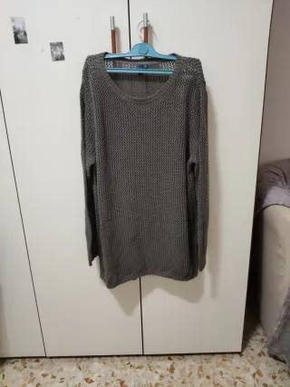 Maglione grigio lavorato a maglia