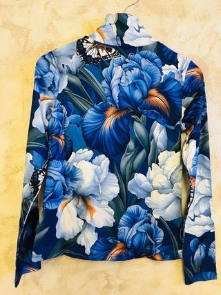 Camiseta manga larga floral mujer