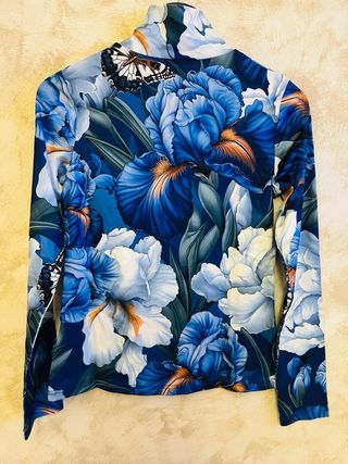 Camiseta manga larga floral mujer