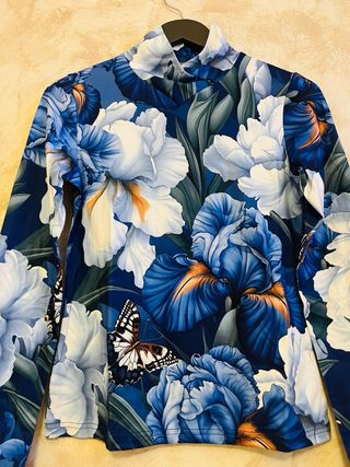 Camiseta manga larga floral mujer