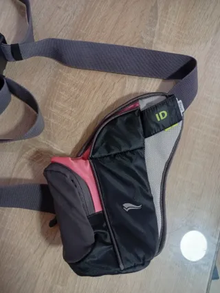 Riñonera deportiva con botella