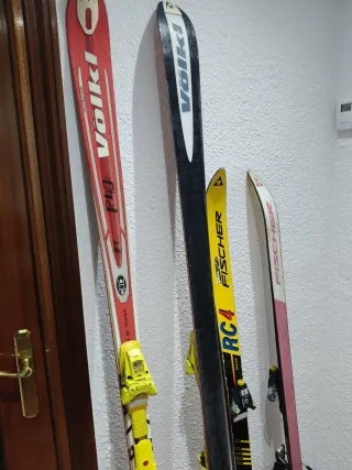 Esquís Volkl P40 y Fischer RC4