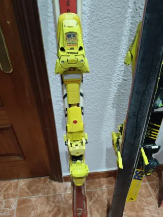 Esquís Volkl P40 y Fischer RC4